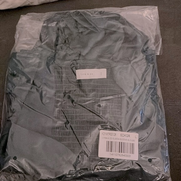 Lyra & Co Linen Blend Long Sleeve Blouse nwt - Picture 3 of 4